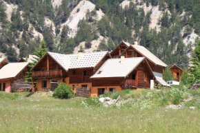 Le Gouroùn Hameau des Chazals Nevache Hautes Alpes Névache